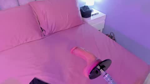 mia online show from October 1, 2025, 11:27 am