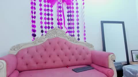 mia online show from October 27, 2025, 11:58 am