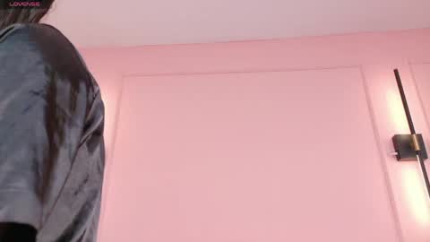 Mia 3 online show from April 18, 2026, 8:20 pm