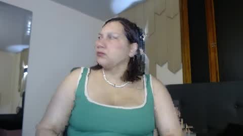 Mia online show from April 14, 2026, 1:22 am