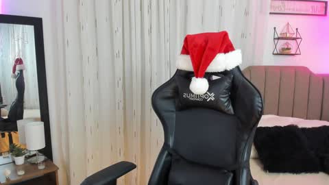 Mia  online show from December 10, 2024, 6:33 am