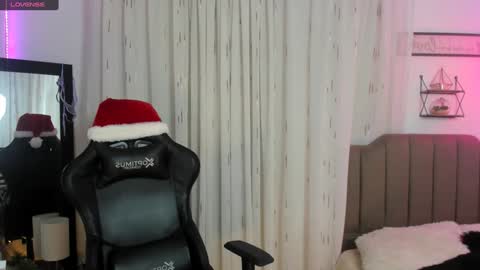 Mia  online show from December 13, 2024, 9:46 am