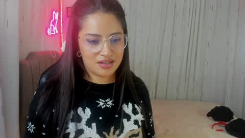 Mia  online show from December 17, 2024, 9:28 am