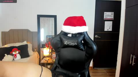 Mia  online show from December 31, 2024, 6:27 am