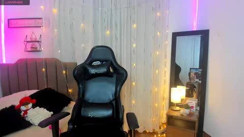 Mia  online show from January 10, 2025, 10:28 am