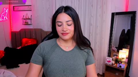 Mia  online show from February 7, 2025, 5:31 am