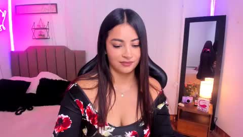 Mia  online show from February 25, 2025, 4:24 am