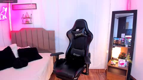 Mia  online show from March 9, 2025, 5:22 am