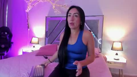 mia_davis__ online show from July 6, 2026, 11:29 am