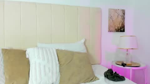 Mia online show from January 14, 2026, 4:07 am