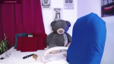 Mia online show from February 4, 2026, 11:38 am