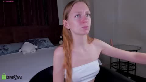 Snapshot of mia_e1fie chatting on September 9, 2025, 8:25 am mia_e1fie online show from September 9, 2025, 8:25 am