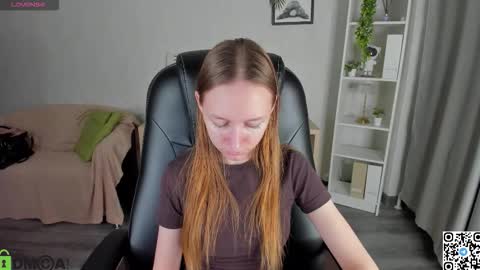 Snapshot of mia_e1fie chatting on November 4, 2025, 9:52 am mia_e1fie online show from November 4, 2025, 9:52 am