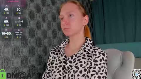 Snapshot of mia_e1fie chatting on November 6, 2025, 9:32 am mia_e1fie online show from November 6, 2025, 9:32 am