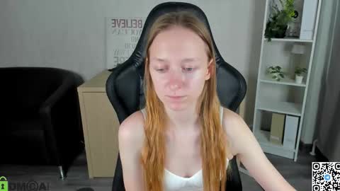 Snapshot of mia_e1fie chatting on December 3, 2025, 9:18 am mia_e1fie online show from December 3, 2025, 9:18 am