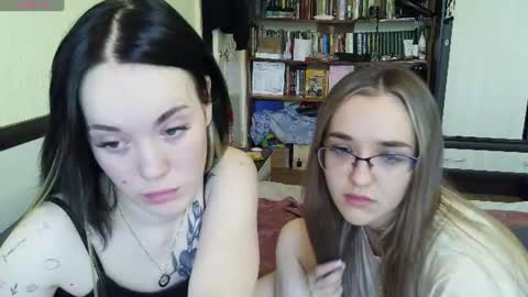 Mia and Jenny online show from July 2, 2026, 10:21 am