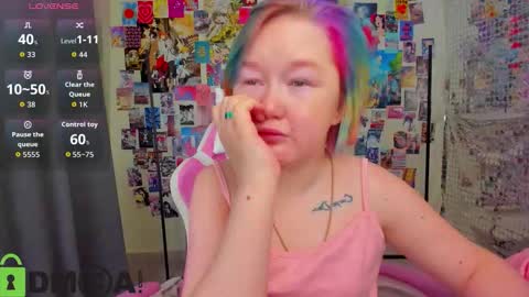 Snapshot of mia_ferd chatting on December 22, 2025, 2:41 am Mia online show from December 22, 2025, 2:41 am