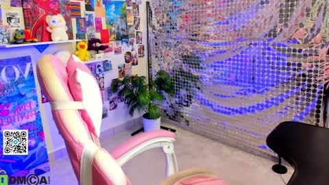 Mia online show from April 6, 2026, 3:26 am