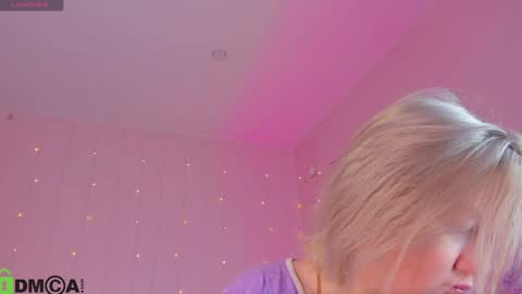 Mia online show from April 21, 2026, 2:51 am