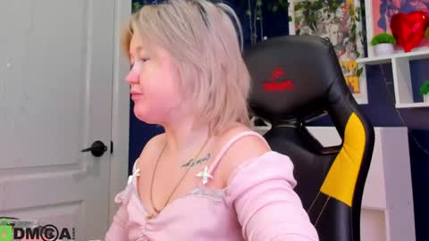 Mia online show from May 13, 2026, 3:48 am