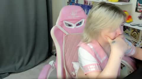 Mia online show from July 2, 2026, 3:23 am