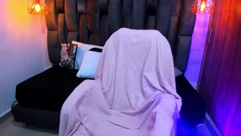 mia_ferrer18 online show from June 15, 2026, 12:51 pm