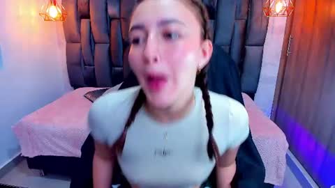 mia_ferrer18 online show from June 21, 2026, 2:52 pm