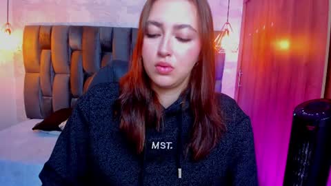 mia_ferrer18 online show from July 12, 2026, 3:47 pm