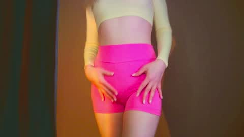 Snapshot of mia_fleur_ chatting on December 6, 2024, 8:48 am Mia online show from December 6, 2024, 8:48 am