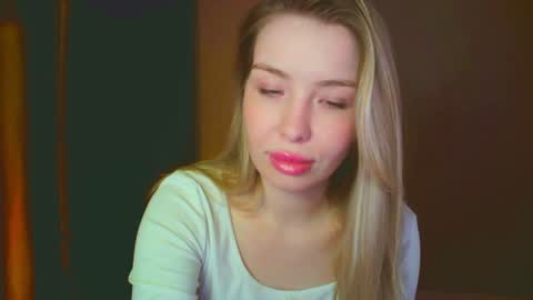 Snapshot of mia_fleur_ chatting on December 6, 2024, 5:55 pm Mia online show from December 6, 2024, 5:55 pm