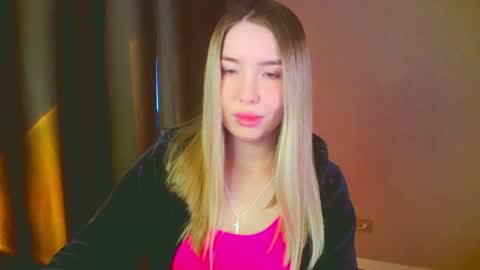 Snapshot of mia_fleur_ chatting on January 11, 2025, 6:35 am Mia online show from January 11, 2025, 6:35 am