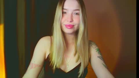 Snapshot of mia_fleur_ chatting on January 16, 2025, 8:57 pm Mia online show from January 16, 2025, 8:57 pm