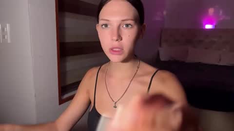 mia_floo online show from November 8, 2025, 4:51 pm