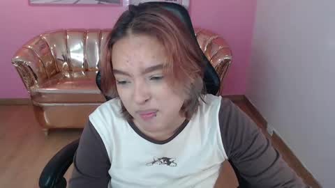 Mia online show from October 22, 2025, 1:33 pm