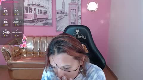 Mia online show from October 30, 2025, 2:18 pm