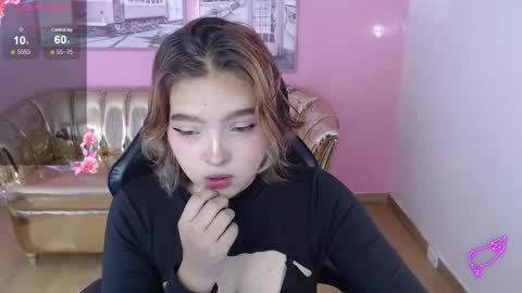 Mia online show from November 6, 2025, 1:23 pm