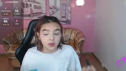 Mia online show from November 17, 2025, 12:55 pm