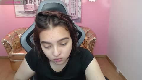 Mia online show from November 30, 2025, 1:15 pm