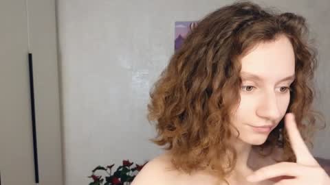 Mia  online show from January 28, 2025, 3:57 pm