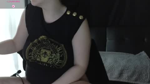 Snapshot of mia_g0ld chatting on March 9, 2026, 2:21 pm Golden ones online show from March 9, 2026, 2:21 pm