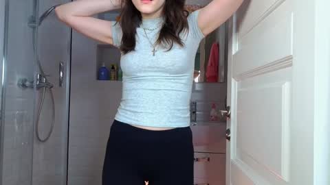 Snapshot of mia_g_ chatting on February 8, 2025, 5:40 am Mia online show from February 8, 2025, 5:40 am