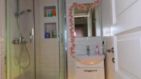 Snapshot of mia_g_ chatting on February 19, 2025, 8:44 am Mia online show from February 19, 2025, 8:44 am