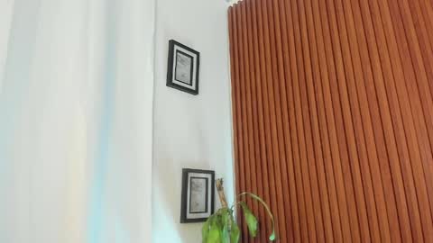 Mia online show from March 29, 2026, 2:44 am