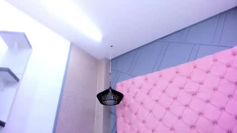 Mia online show from February 8, 2026, 12:52 pm