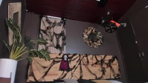 Val  online show from October 30, 2025, 11:22 am