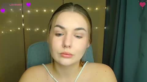 mia_lemm online show from November 27, 2025, 8:38 am