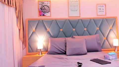 Mia online show from November 17, 2025, 4:18 am