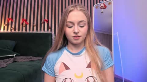Snapshot of mia_meows chatting on December 4, 2024, 6:28 pm Mia here Appreciate your support online show from December 4, 2024, 6:28 pm
