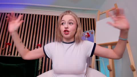 Snapshot of mia_meows chatting on January 1, 2025, 3:24 pm Mia here Appreciate your support online show from January 1, 2025, 3:24 pm