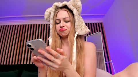 Snapshot of mia_meows chatting on January 31, 2025, 3:22 pm Mia here Appreciate your support online show from January 31, 2025, 3:22 pm